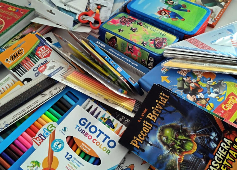 “Porto Recanati Solidale” dona materiale scolastico al Comprensivo “Medi”