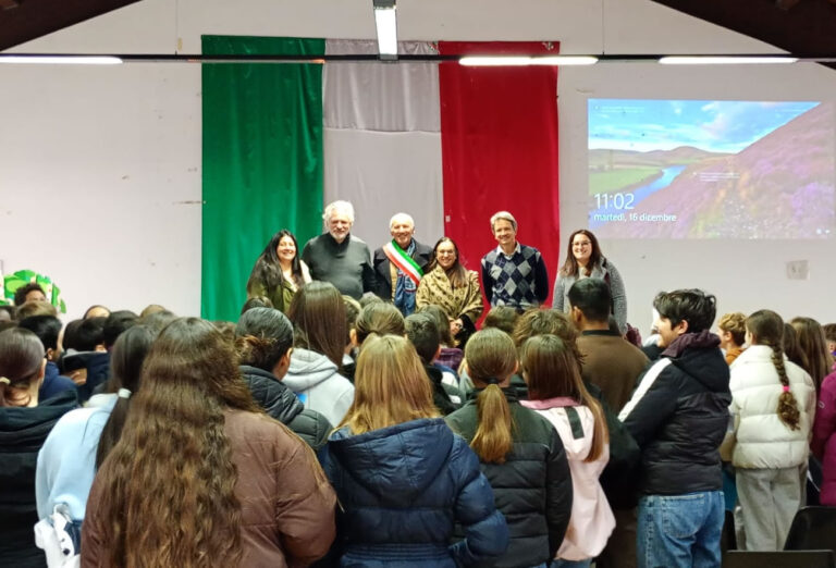 A lezione di educazione civica con il Sindaco del Comune di Porto Recanai